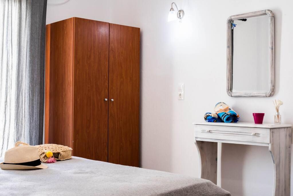 White Wave Studio 1 , 3Min Walk From Kamari Beach Exterior foto